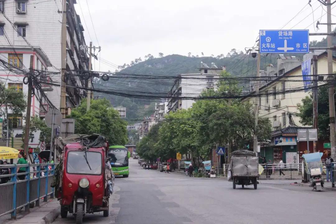 地?cái)偨?jīng)濟(jì)給旅游業(yè)帶來(lái)了什么影響？