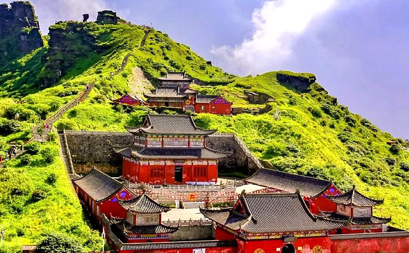 旅游景區(qū)網(wǎng)絡(luò)營(yíng)銷(xiāo)傳播信息的速度非?？?/></p><p>　　因?yàn)榫W(wǎng)絡(luò)傳播信息的速度非?？?，所以旅游企業(yè)主要在網(wǎng)絡(luò)上發(fā)布關(guān)于旅游的信息，在一天之內(nèi)，就會(huì)被全世界各地的人們看到并有所了解，而游客也可以很輕松的找到適合自己的旅游線(xiàn)路及旅游產(chǎn)品，最終不斷擴(kuò)大旅游企業(yè)的市場(chǎng)份額。</p><p>　　<span style=